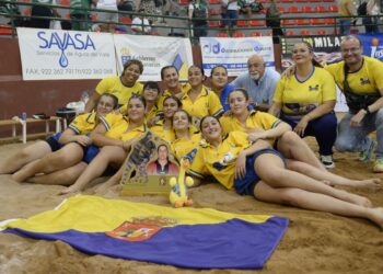 Gran Canaria conquista los títulos de lucha canaria y el Rocasa y el San José Obrero en balonmano en Edad Escolar