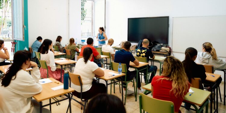 Más de 8.200 aspirantes optan a una de las 955 plazas disponibles en las oposiciones docentes de Canarias