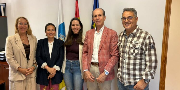 La lucha canaria estrecha lazos con Gambia para impulsar intercambios deportivos y culturales 