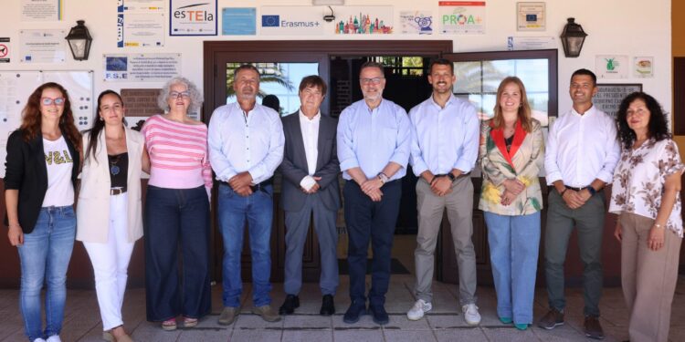 Poli Suárez refuerza su compromiso con los centros educativos de Las Breñas y Puntagorda, en La Palma