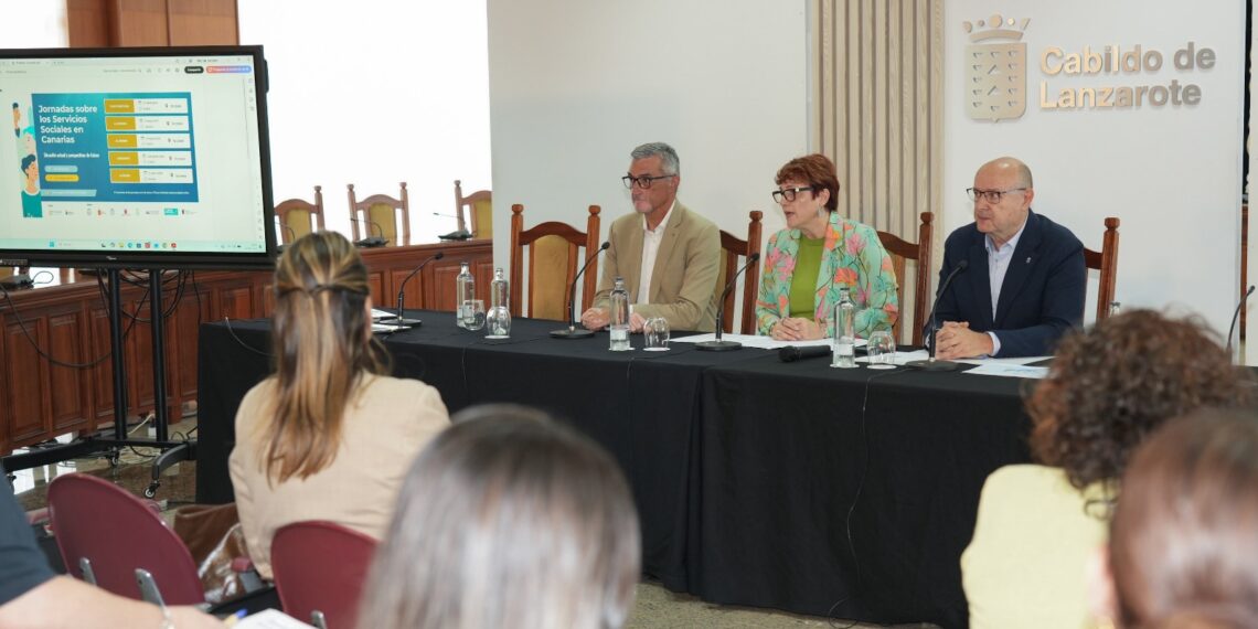 Lanzarote acoge una jornada de análisis sobre los servicios sociales del Archipiélago