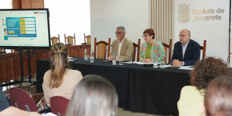 Lanzarote acoge una jornada de análisis sobre los servicios sociales del Archipiélago