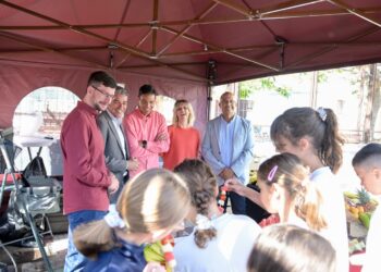 El Gobierno de Canarias reparte más de 182.000 kilos de frutas y hortalizas en los colegios