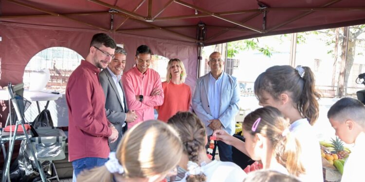 El Gobierno de Canarias reparte más de 182.000 kilos de frutas y hortalizas en los colegios