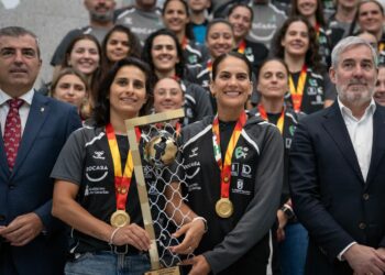 Clavijo destaca el regreso del Rocasa Gran Canaria a lo más alto del balonmano femenino español