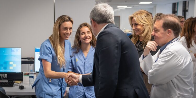 Clavijo destaca las mejoras en la atención a los pacientes del Hospital de Día de Oncología, en el Doctor Negrín
