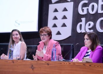 El Gobierno de Canarias impulsa el buen trato hacia las personas mayores a través de guías y protocolos específicos
