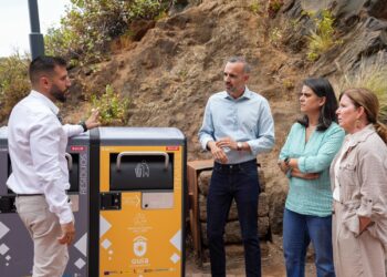 Turismo impulsa la gestión eficiente de los residuos con la instalación de papeleras inteligentes en Canarias
