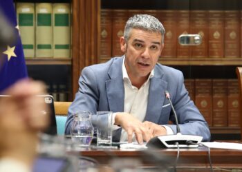 Quintero anuncia el encargo de un estudio para revisar la veda al marisqueo en el noroeste de El Hierro