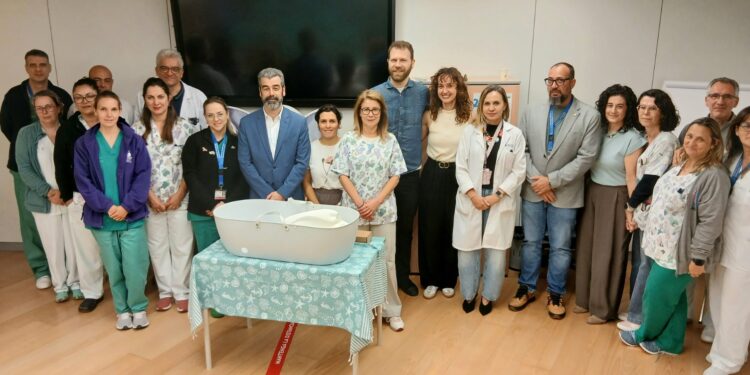 Los hospitales tinerfeños instalan dos «cunas de abrazos» para humanizar la atención al duelo perinatal