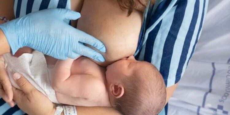 Sanidad recuerda los beneficios de la lactancia materna, tanto para los bebés como para las madres