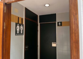 El Hospital Universitario de La Palma adapta un aseo para personas ostomizadas