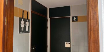 El Hospital Universitario de La Palma adapta un aseo para personas ostomizadas