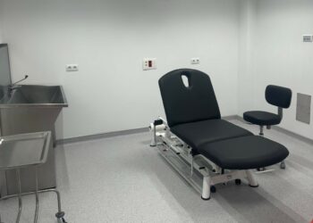 Sanidad invierte 48.700 euros en una nueva sala para la unidad de cirugía menor del Centro de Salud de Añaza
