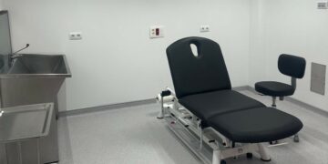 Sanidad invierte 48.700 euros en una nueva sala para la unidad de cirugía menor del Centro de Salud de Añaza