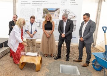Canarias da un paso decisivo para incorporar la protonterapia a la sanidad pública 