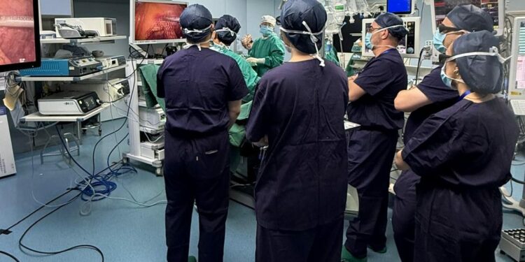 El HUC comparte su experiencia en cirugía oncológica colorrectal en un encuentro internacional en China