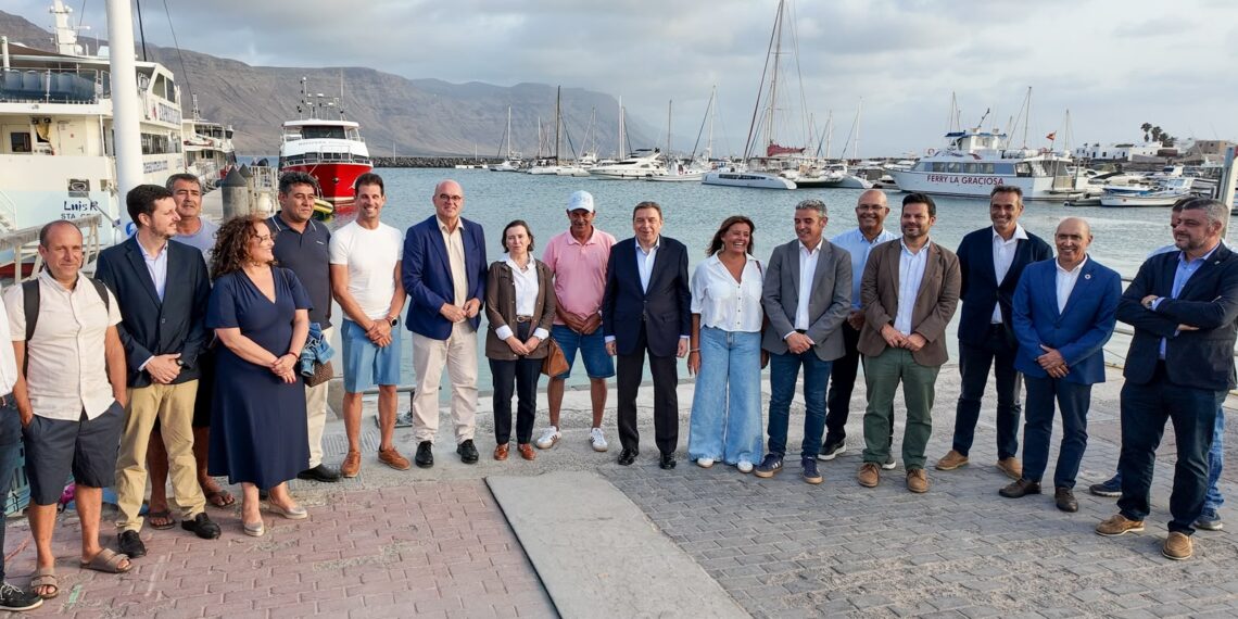 Canarias y el Estado reconocen en La Graciosa la contribución de los pescadores al éxito de las reservas marinas