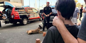 Pacientes pediátricos del Hospital La Candelaria reciben la visita de la Policía Canaria 