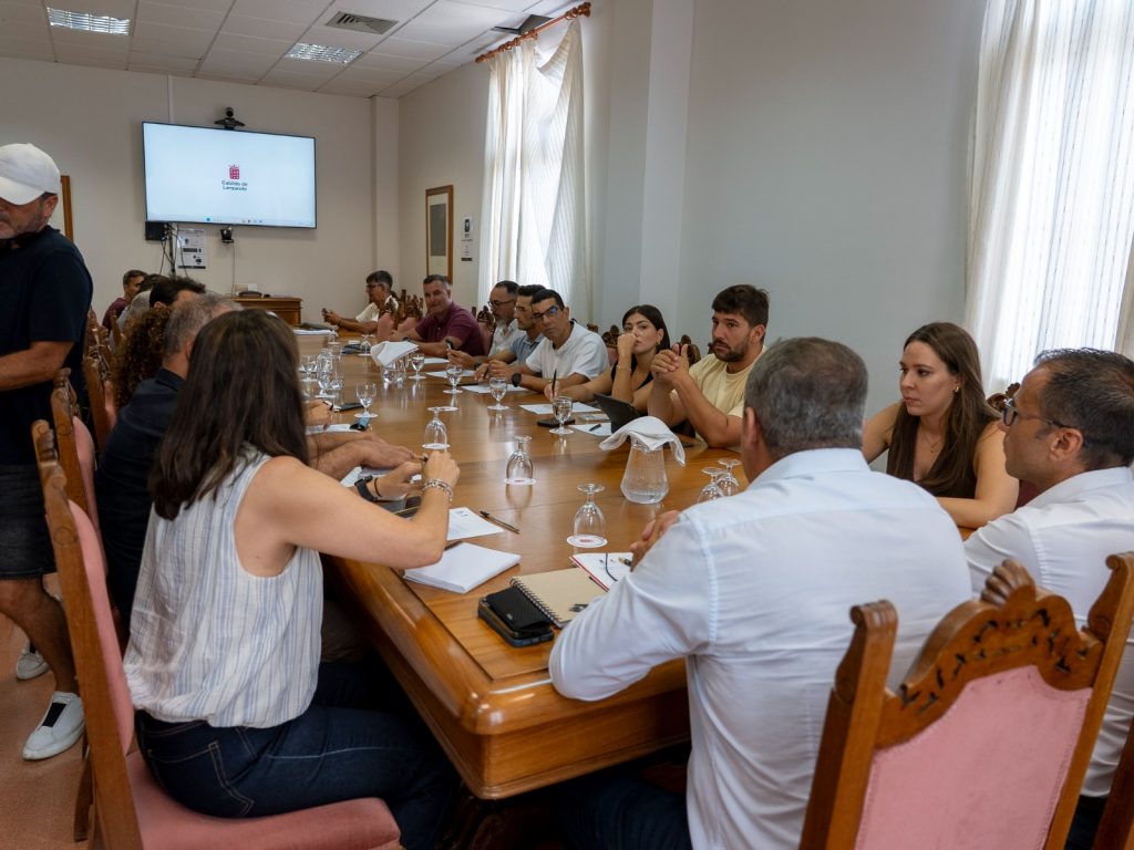 foto-deportes-y-el-cabildo-de-lanzarote-avanzan-en-la-estrategia-conjunta-para-fomentar-la-actividad-fisica-2-1024x768-1