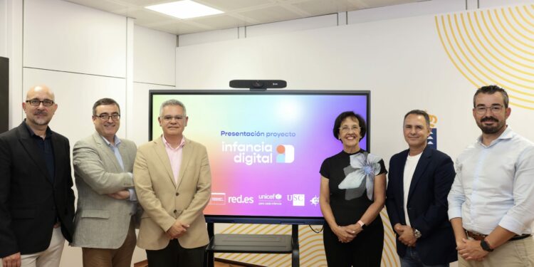 Educación y UNICEF presentan la radiografía del bienestar digital de la infancia y la adolescencia en Canarias