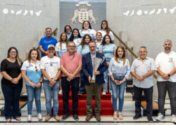 Poli Suárez felicita al Santa Rita por la conquista del Campeonato de Canarias de lucha femenina