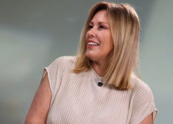La presidenta del Parlamento de Canarias, Astrid Pérez