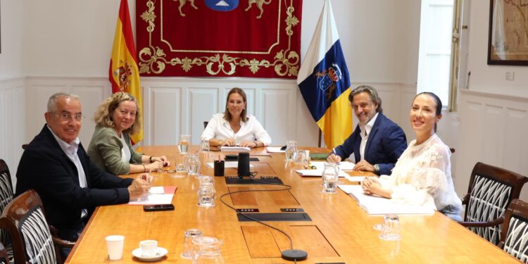 La Mesa del Parlamento de Canarias