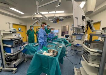 El Hospital Molina Orosa incorpora una técnica para tratar la obstrucción de la trompa de Eustaquio