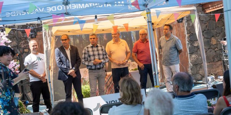 Gobierno y Ayuntamiento de Valverde promocionan la almendra y el higo de El Hierro con una feria en Isora