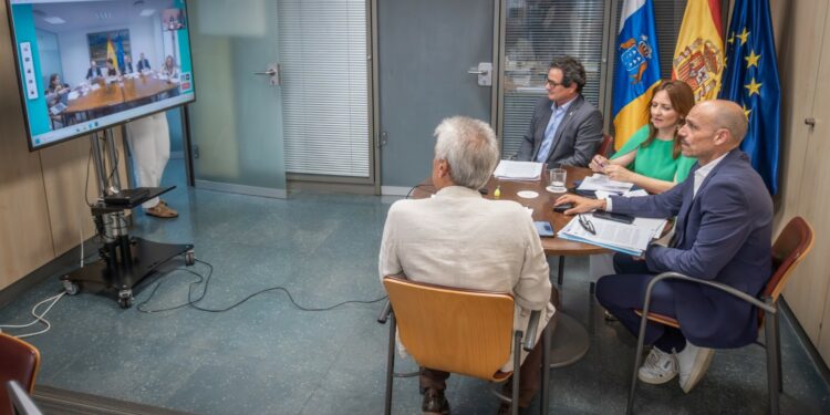 Canarias y Estado avanzan en la creación de un Órgano Bilateral Aeroportuario