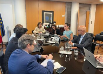 Turismo traslada a Bruselas su estrategia de sostenibilidad turística y conectividad