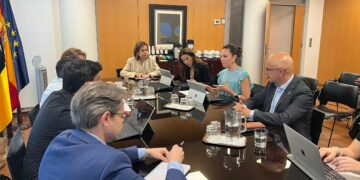 Turismo traslada a Bruselas su estrategia de sostenibilidad turística y conectividad