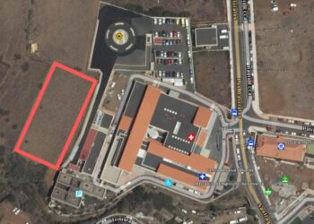 Sanidad adquiere un solar anexo al Hospital Nuestra Señora de los Reyes para crear nuevas plazas de aparcamiento