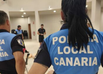 La ESSSCAN forma a policías locales y voluntarios de Protección Civil en el uso de desfibriladores semiautomáticos