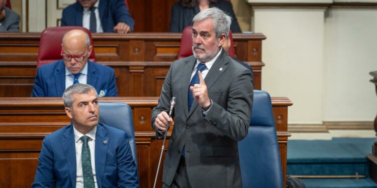 Clavijo: “Canarias exigirá contar con un centro vulcanológico que investigue, prediga y gestione este fenómeno”