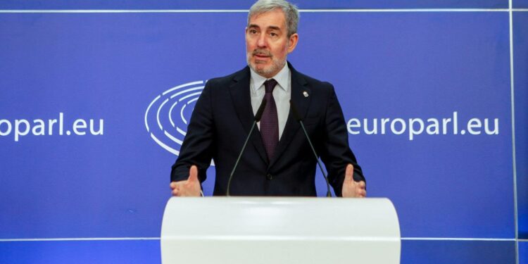 Clavijo pide a Sánchez impulsar una cumbre de las RUP para blindar los fondos europeos