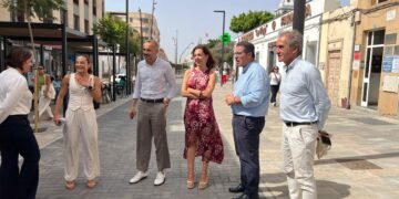 Jéssica de León y el Ayuntamiento de Puerto del Rosario visitan el Bulevar Primero de Mayo en su apertura parcial