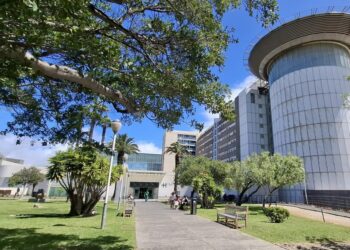 El HUC informa de una avería eléctrica que afectó a la actividad de los quirófanos programados para ayer