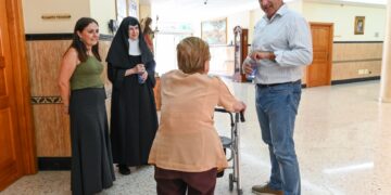 Canarias avanza en el modelo residencial de pequeños hogares para la atención de personas mayores