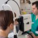Especialistas del Hospital La Candelaria recomiendan extremar el cuidado de los ojos en verano y durante el eclipse