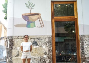‘Pequeñas formas de habitar’: Irene León convierte una fachada dañada de Arenales en un paisaje de futuro