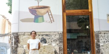 ‘Pequeñas formas de habitar’: Irene León convierte una fachada dañada de Arenales en un paisaje de futuro