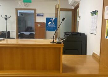 Sanidad facilita la comunicación con pacientes con discapacidad auditiva con bucles de inducción magnética