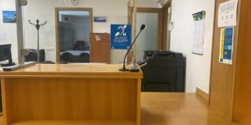 Sanidad facilita la comunicación con pacientes con discapacidad auditiva con bucles de inducción magnética