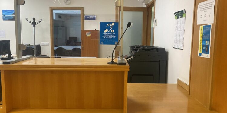 Sanidad facilita la comunicación con pacientes con discapacidad auditiva con bucles de inducción magnética