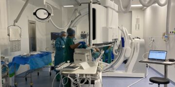 Las personas ingresadas en el Hospital La Candelaria valoran con un notable alto la atención recibida