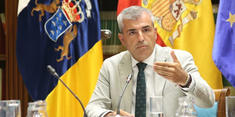 Manuel Domínguez anuncia el impulso a la continuidad de empresas y autónomos con dos nuevos programas