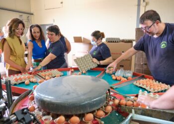 Jéssica de León destaca la contribución de los centros especiales de empleo de Adisfuer en la inclusión social