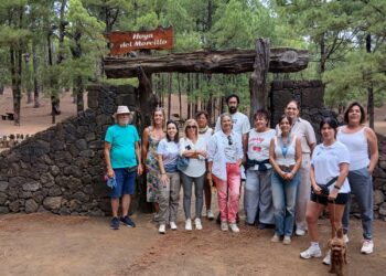 La Gerencia Sanitaria de El Hierro promueve el bienestar emocional con una caminata abierta a la ciudadanía